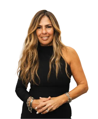 Elena de Vera, Hair Stylist at Avant-Garde Salon & Spa in Coral Gables
