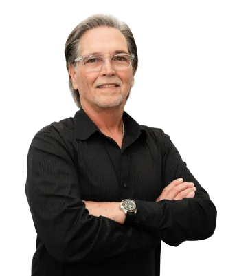 Arturo de Vera, Hair Stylist at Avant-Garde Salon & Spa in Coral Gables